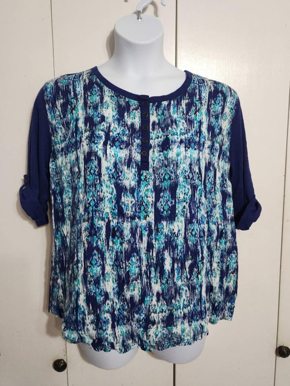 Bit & Bridle 2X Top Womens Blue Teal Abstract Henley Roll Tab 3/4 Sleeve Knit